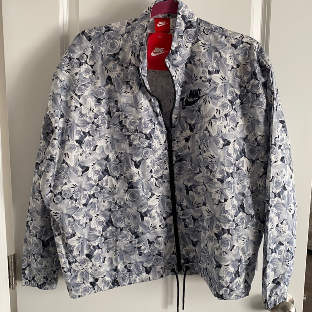Nike zip up light jacket